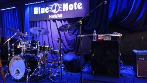 André  Berry & stage set, at the Blue Note Hawaii with David Sanborn using the WJ house rig (2 x WJ 2×10 Powered Bass Cabinets).  André  travels with the new WJBP11 pre amp.