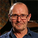 Wayne Jones: Australian premier solo bass player, writer, producer, designer and manufacturer of Wayne Jones AUDIO.